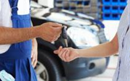 keys given back to customer after car window service